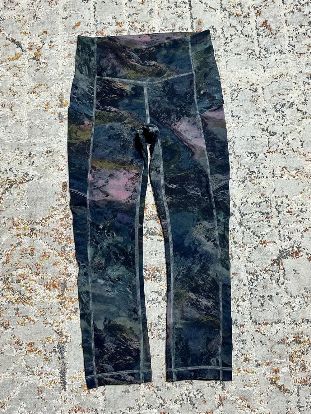 Lululemon Speed Up Crop in Radiant Multi color size 2